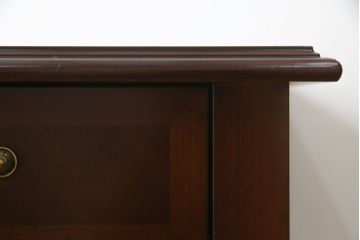 中古　美品　フランスベッド取り扱い　スペイン製　Slumberland(スランバーランド)　気品ある佇まいが洗練された空間を演出してくれるサイドチェスト(サイドボード、引き出し、英国王室御用達)(定価約50万円)(R-065597)