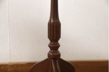 ヨーロッパビンテージ　クラシカルなデザインの天板が魅力のワインテーブル2個セット(サイドテーブル、コーヒーテーブル、花台、2台セット、ヴィンテージ)(R-065601)