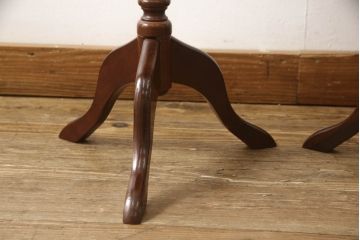 ヨーロッパビンテージ　クラシカルなデザインの天板が魅力のワインテーブル2個セット(サイドテーブル、コーヒーテーブル、花台、2台セット、ヴィンテージ)(R-065601)