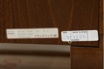 中古　美品　フランスベッド取り扱い　スペイン製　Slumberland(スランバーランド)　エレガントな空間づくりにおすすめのナイトテーブル　(R-065603)