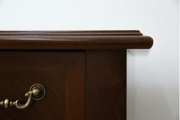 中古　美品　フランスベッド取り扱い　スペイン製　Slumberland(スランバーランド)　エレガントな空間づくりにおすすめのナイトテーブル　(R-065603)