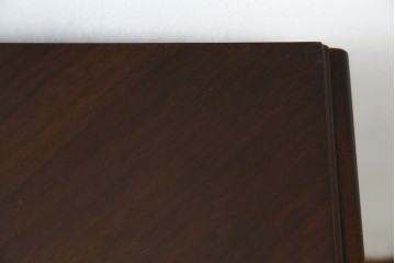 中古　美品　フランスベッド取り扱い　スペイン製　Slumberland(スランバーランド)　エレガントな空間づくりにおすすめのナイトテーブル　(R-065603)