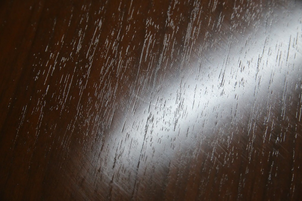 中古　美品　フランスベッド取り扱い　スペイン製　Slumberland(スランバーランド)　エレガントな空間づくりにおすすめのナイトテーブル　(R-065603)