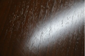 中古　美品　フランスベッド取り扱い　スペイン製　Slumberland(スランバーランド)　エレガントな空間づくりにおすすめのナイトテーブル　(R-065603)