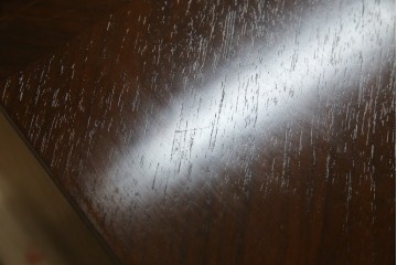 中古　美品　フランスベッド取り扱い　スペイン製　Slumberland(スランバーランド)　エレガントな空間づくりにおすすめのナイトテーブル　(R-065603)