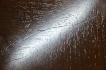 中古　美品　フランスベッド取り扱い　スペイン製　Slumberland(スランバーランド)　エレガントな空間づくりにおすすめのナイトテーブル　(R-065603)