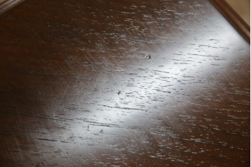 中古　美品　フランスベッド取り扱い　スペイン製　Slumberland(スランバーランド)　エレガントな空間づくりにおすすめのナイトテーブル　(R-065603)