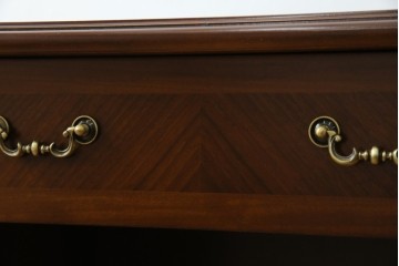 中古　美品　フランスベッド取り扱い　スペイン製　Slumberland(スランバーランド)　エレガントな空間づくりにおすすめのナイトテーブル　(R-065603)