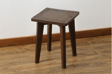 中古　美品　軽井沢彫り　縁取りされた桜の意匠が目を惹くサイドテーブル(スツール、花台、飾り台)(R-065608)