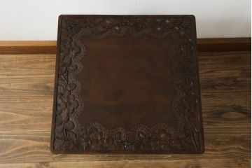 中古　美品　軽井沢彫り　縁取りされた桜の意匠が目を惹くサイドテーブル(スツール、花台、飾り台)(R-065608)