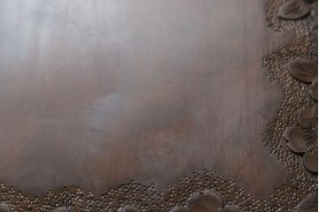 中古　美品　軽井沢彫り　縁取りされた桜の意匠が目を惹くサイドテーブル(スツール、花台、飾り台)(R-065608)