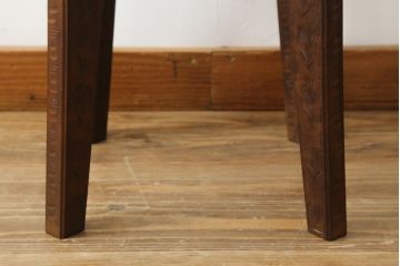 中古　美品　軽井沢彫り　縁取りされた桜の意匠が目を惹くサイドテーブル(スツール、花台、飾り台)(R-065608)