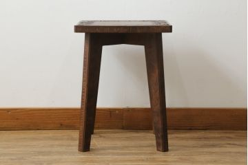中古　美品　軽井沢彫り　縁取りされた桜の意匠が目を惹くサイドテーブル(スツール、花台、飾り台)(R-065608)