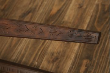 中古　美品　軽井沢彫り　縁取りされた桜の意匠が目を惹くサイドテーブル(スツール、花台、飾り台)(R-065608)