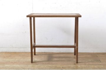 中古　美品　軽井沢彫り　緩やかにカーブした脚のデザインが目を惹くサイドテーブル(カフェテーブル、コーヒーテーブル、花台、飾り台)(R-065609)