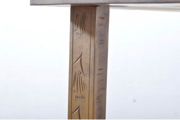 中古　美品　軽井沢彫り　緩やかにカーブした脚のデザインが目を惹くサイドテーブル(カフェテーブル、コーヒーテーブル、花台、飾り台)(R-065609)