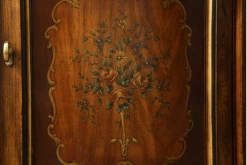 中古　美品!!　DREXEL HERITAGE(ドレクセルヘリテイジ)　希少モデル!!　小振りなサイズが取り入れやすいコンソールサイドボード(ホールチェスト、サイドキャビネット、収納棚、戸棚)(R-065610)