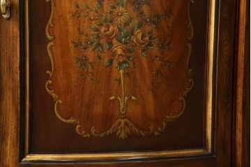 中古　美品!!　DREXEL HERITAGE(ドレクセルヘリテイジ)　希少モデル!!　小振りなサイズが取り入れやすいコンソールサイドボード(ホールチェスト、サイドキャビネット、収納棚、戸棚)(R-065610)