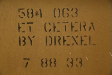 中古　美品!!　DREXEL HERITAGE(ドレクセルヘリテイジ)　希少モデル!!　小振りなサイズが取り入れやすいコンソールサイドボード(ホールチェスト、サイドキャビネット、収納棚、戸棚)(R-065610)