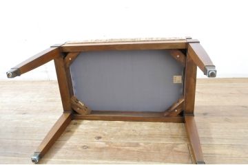 中古　DREXEL HERITAGE(ドレクセルヘリテイジ)　Triune(トライユン)　高級感漂う佇まいが魅力のドレッサーとスツールのセット(化粧台、鏡台、引き出し、ミラー、オットマン)(ドレッサーの定価約42万円)(R-065611)