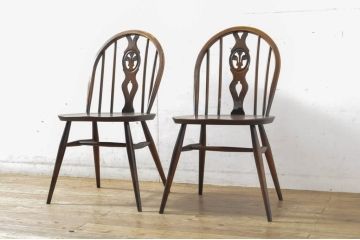 イギリスビンテージ　ERCOL(アーコール)　アザミの透かし彫りが上品な印象を与えるシスルバックチェア2脚セット(椅子、イス、板座チェア、ダイニングチェア、ウィンザーチェア、ウインザーチェア、ヴィンテージ、英国)(R-065622)