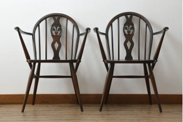 イギリスビンテージ　ERCOL(アーコール)　アザミの透かし彫りが上品な印象を与えるシスルバックアームチェア2脚セット(椅子、ダイニングチェア、板座チェア、イス、ウィンザーチェア、ウインザーチェア、ヴィンテージ、英国)(R-065624)