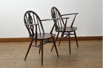 イギリスビンテージ　ERCOL(アーコール)　アザミの透かし彫りが上品な印象を与えるシスルバックアームチェア2脚セット(椅子、ダイニングチェア、板座チェア、イス、ウィンザーチェア、ウインザーチェア、ヴィンテージ、英国)(R-065624)
