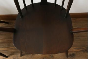 イギリスビンテージ　ERCOL(アーコール)　アザミの透かし彫りが上品な印象を与えるシスルバックアームチェア2脚セット(椅子、ダイニングチェア、板座チェア、イス、ウィンザーチェア、ウインザーチェア、ヴィンテージ、英国)(R-065624)