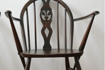 イギリスビンテージ　ERCOL(アーコール)　アザミの透かし彫りが上品な印象を与えるシスルバックアームチェア2脚セット(椅子、ダイニングチェア、板座チェア、イス、ウィンザーチェア、ウインザーチェア、ヴィンテージ、英国)(R-065624)