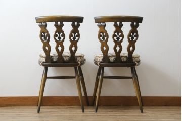 イギリスビンテージ　ERCOL(アーコール)　クッション付き　上品な佇まいのシスルバックチェア2脚セット(ダイニングチェア、椅子、イス、板座チェア、ウィンザーチェア、ウインザーチェア、ヴィンテージ、英国、バラ売り可能)(R-065626)