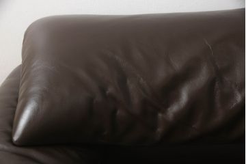 中古　Cassina(カッシーナ)　MARALUNGA(マラルンガ)　本革(レザー)　高級感漂う佇まいが魅力の2人掛けソファ(2P、二人掛け)(R-065637)