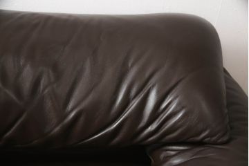 中古　Cassina(カッシーナ)　MARALUNGA(マラルンガ)　本革(レザー)　高級感漂う佇まいが魅力の2人掛けソファ(2P、二人掛け)(R-065637)