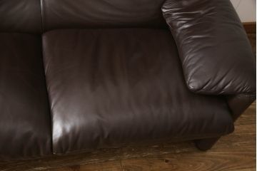 中古　Cassina(カッシーナ)　MARALUNGA(マラルンガ)　本革(レザー)　高級感漂う佇まいが魅力の2人掛けソファ(2P、二人掛け)(R-065637)