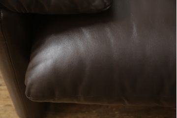 中古　Cassina(カッシーナ)　MARALUNGA(マラルンガ)　本革(レザー)　高級感漂う佇まいが魅力の2人掛けソファ(2P、二人掛け)(R-065637)