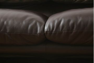 中古　Cassina(カッシーナ)　MARALUNGA(マラルンガ)　本革(レザー)　高級感漂う佇まいが魅力の2人掛けソファ(2P、二人掛け)(R-065637)