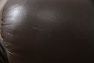 中古　Cassina(カッシーナ)　MARALUNGA(マラルンガ)　本革(レザー)　高級感漂う佇まいが魅力の2人掛けソファ(2P、二人掛け)(R-065637)