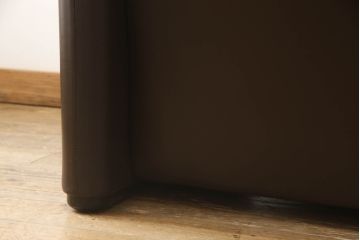 中古　Cassina(カッシーナ)　MARALUNGA(マラルンガ)　本革(レザー)　高級感漂う佇まいが魅力の2人掛けソファ(2P、二人掛け)(R-065637)