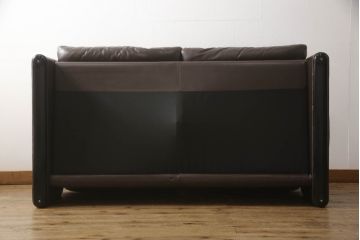 中古　Cassina(カッシーナ)　MARALUNGA(マラルンガ)　本革(レザー)　高級感漂う佇まいが魅力の2人掛けソファ(2P、二人掛け)(R-065637)