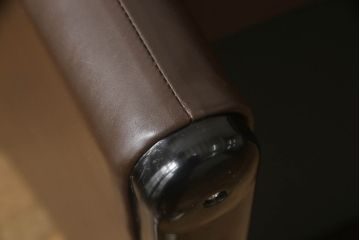 中古　Cassina(カッシーナ)　MARALUNGA(マラルンガ)　本革(レザー)　高級感漂う佇まいが魅力の2人掛けソファ(2P、二人掛け)(R-065637)