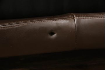 中古　Cassina(カッシーナ)　MARALUNGA(マラルンガ)　本革(レザー)　高級感漂う佇まいが魅力の2人掛けソファ(2P、二人掛け)(R-065637)