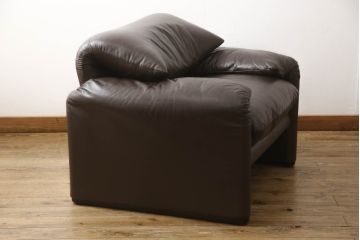 中古　Cassina(カッシーナ)　MARALUNGA(マラルンガ)　高級感漂う佇まいが魅力の1人掛けソファ(アームチェア、1P)(R-065638)