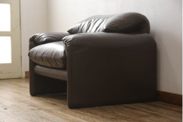 中古　Cassina(カッシーナ)　MARALUNGA(マラルンガ)　高級感漂う佇まいが魅力の1人掛けソファ(アームチェア、1P)(R-065638)