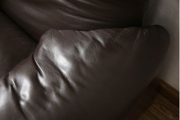 中古　Cassina(カッシーナ)　MARALUNGA(マラルンガ)　高級感漂う佇まいが魅力の1人掛けソファ(アームチェア、1P)(R-065638)