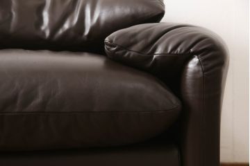 中古　Cassina(カッシーナ)　MARALUNGA(マラルンガ)　高級感漂う佇まいが魅力の1人掛けソファ(アームチェア、1P)(R-065638)