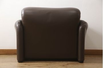 中古　Cassina(カッシーナ)　MARALUNGA(マラルンガ)　高級感漂う佇まいが魅力の1人掛けソファ(アームチェア、1P)(R-065638)