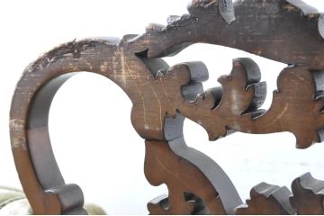 イギリスアンティーク　マホガニー材　背もたれのエレガントな彫刻が美しい2人掛けソファ(セティ、アームソファ、二人掛け、サロンチェア、英国)(R-065641)