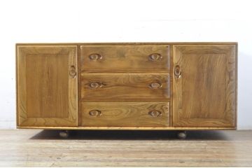 イギリスビンテージ　ERCOL(アーコール)　優しい木の温もり溢れるキャスター付きウィンザーサイドボード(リビングボード、サイドキャビネット、テレビ台、収納棚、戸棚、ヴィンテージ、英国)(R-065644)