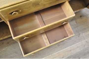 イギリスビンテージ　ERCOL(アーコール)　優しい木の温もり溢れるキャスター付きウィンザーサイドボード(リビングボード、サイドキャビネット、テレビ台、収納棚、戸棚、ヴィンテージ、英国)(R-065644)