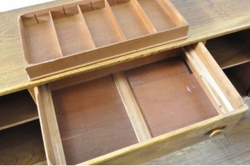 イギリスビンテージ　ERCOL(アーコール)　優しい木の温もり溢れるキャスター付きウィンザーサイドボード(リビングボード、サイドキャビネット、テレビ台、収納棚、戸棚、ヴィンテージ、英国)(R-065644)