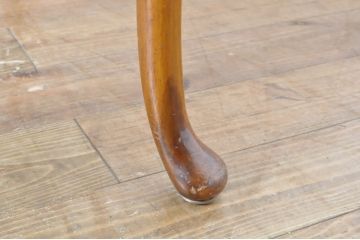 イギリスアンティーク　高級品!!　ウォールナット材　小振りなサイズが魅力の上質な猫脚デスク(コンソールテーブル、サイドテーブル、机、ワークデスク、在宅用、在宅ワーク用、英国)(R-065646)